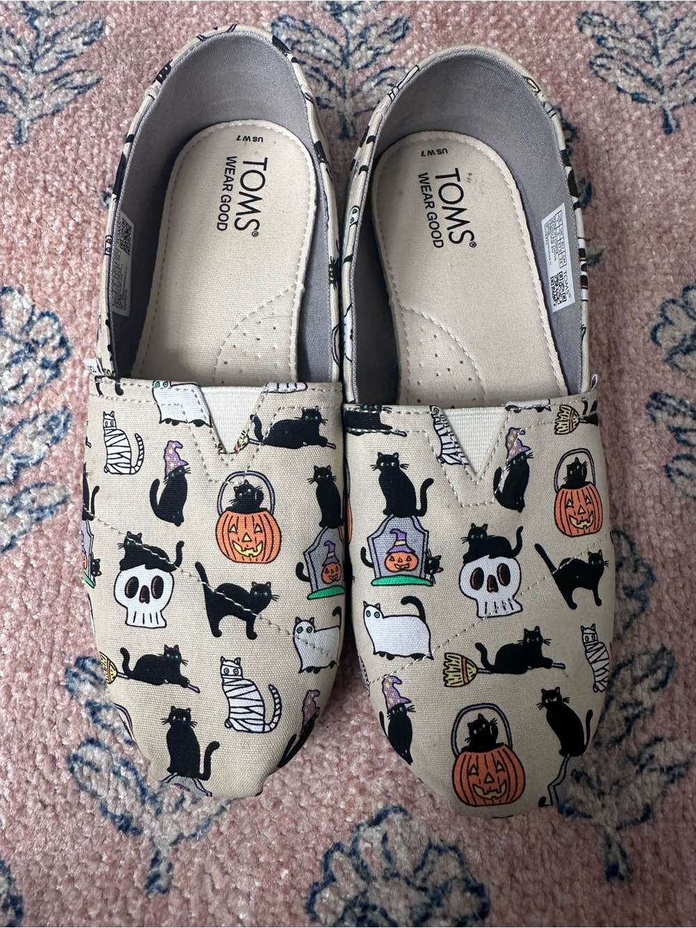 Toms Beige Halloween Cat & Pumpkin Slip-On Flats - Picture 3 of 5